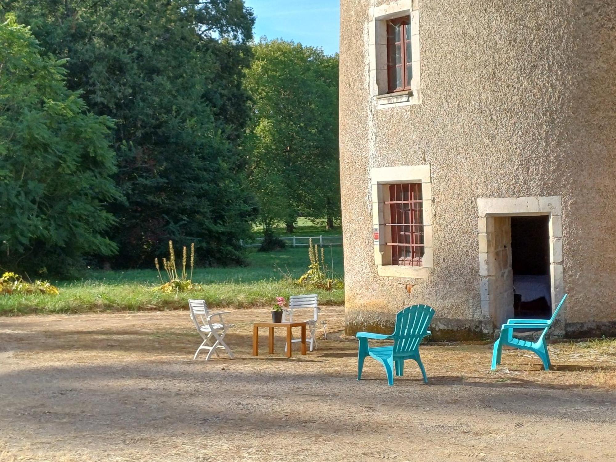 Chambre Dans Tour Du 15Eme Siecle Mauvieres Exterior foto