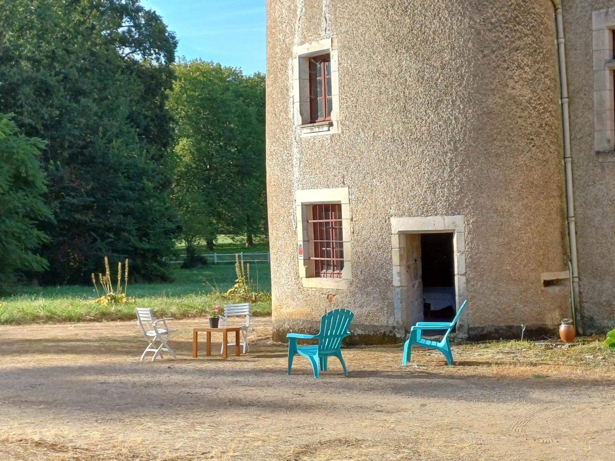Chambre Dans Tour Du 15Eme Siecle Mauvieres Exterior foto