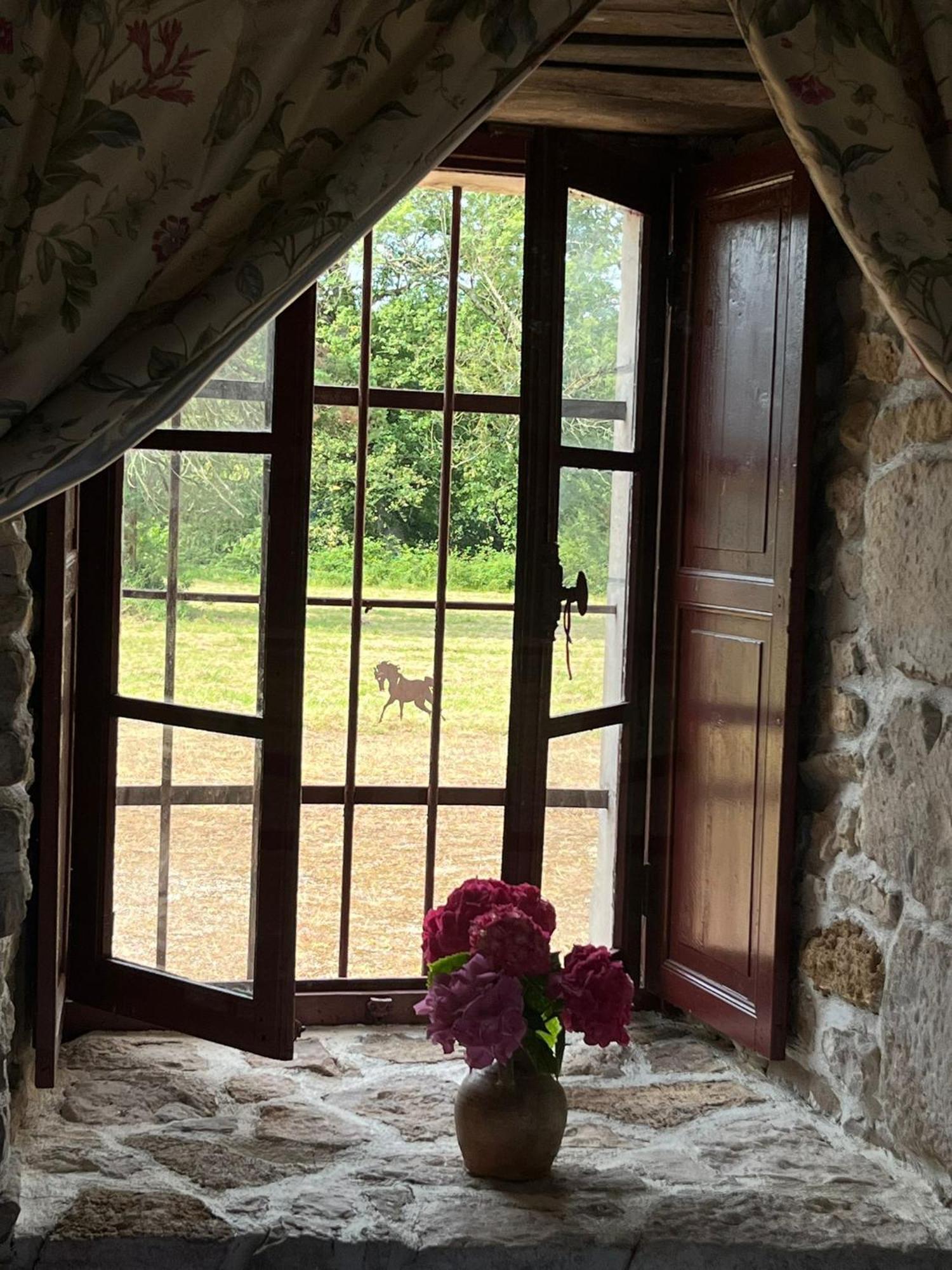 Chambre Dans Tour Du 15Eme Siecle Mauvieres Exterior foto
